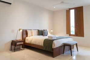 2 bedrooms, desk, iron/ironing board, travel cot - Private Rooftop-tub in the heart of the historic Centro | Centro (Mérida)