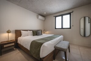 1 bedroom, desk, iron/ironing board, travel cot - Stylish apartment w private Balcony and Pool access (Mérida)