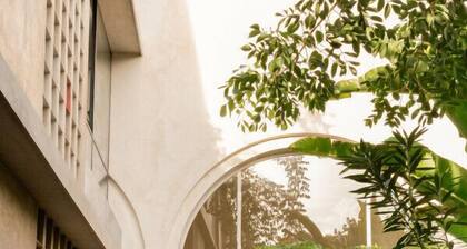 Stylish apartment w private Balcony and Pool access