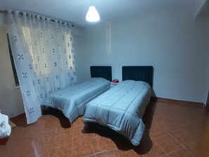 2 bedrooms, iron/ironing board, WiFi