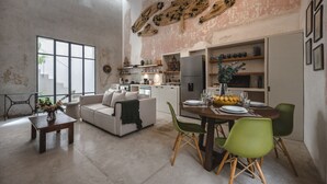 Unclassified image, 2 of 22, button - Artsy loft with plunge pool and rooftop terrace (Mérida)