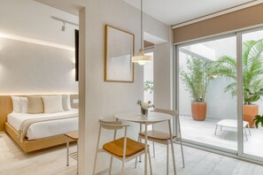 1 Schlafzimmer, Schreibtisch, Bügeleisen/Bügelbrett, Reisekinderbett