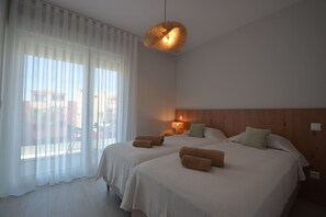 2 chambres, fer et planche à repasser, Wi-Fi gratuit, draps fournis