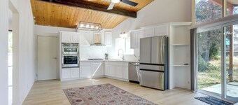 4 Mi to Folsom Lake: Modern Home w/ Patio!