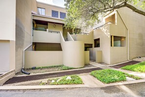 Exterior - Pool & Trail Access On-Site: Barton Creek Condo! (Austin)