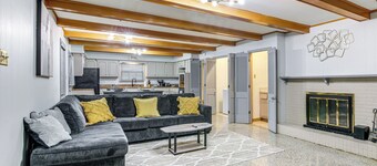 Walk to Graceland: Spacious Memphis Home!