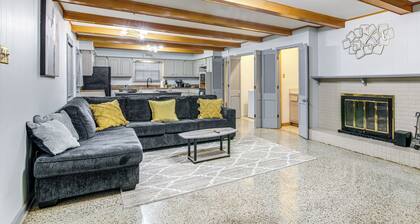 Walk to Graceland: Spacious Memphis Home!