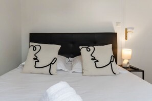 1 slaapkamer, een strijkplank/strijkijzer, reisbedje, wifi