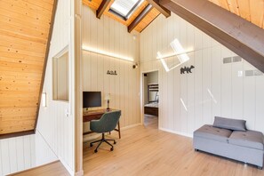 2 slaapkamers, een bureau, internet, beddengoed