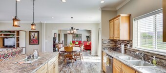 10 Mi to Aztec Ruins: Family Home w/ Large Yard!