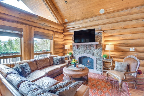 Silverthorne Vacation Rental | 3BR | 3BA | Stairs Required | 2,589 Sq Ft