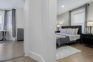 5 Schlafzimmer, Schreibtisch, Bügeleisen/Bügelbrett, kostenloses WLAN