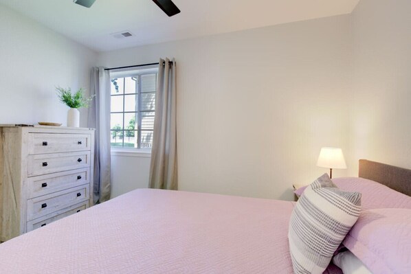 4 bedrooms, iron/ironing board, free WiFi, bed sheets