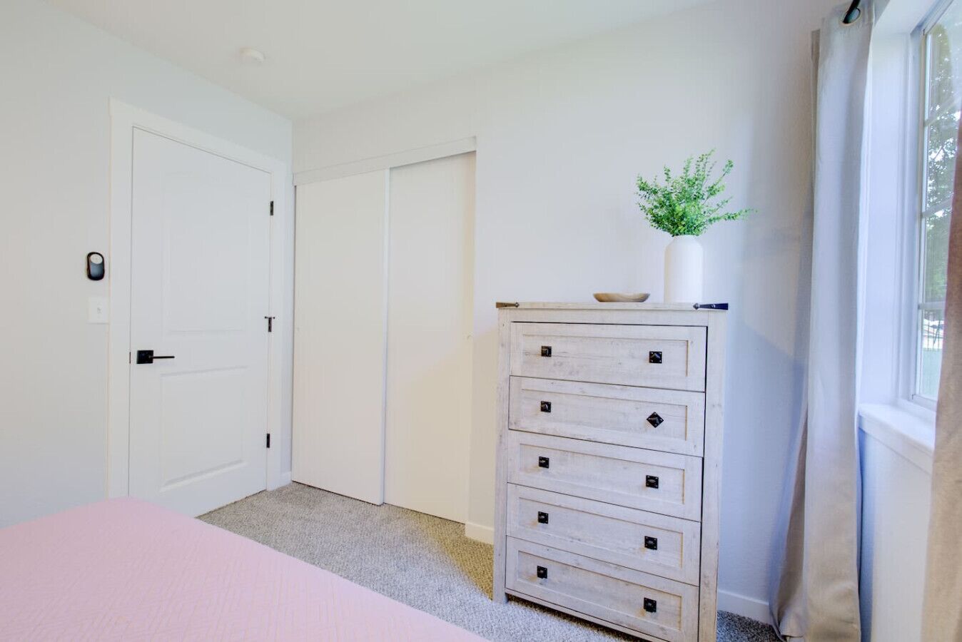 4 chambres, fer et planche à repasser, Wi-Fi gratuit, draps fournis