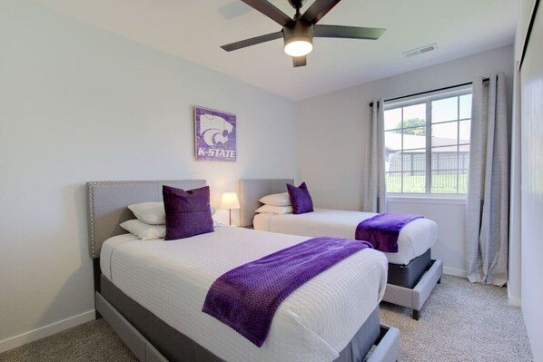 4 bedrooms, iron/ironing board, free WiFi, bed sheets