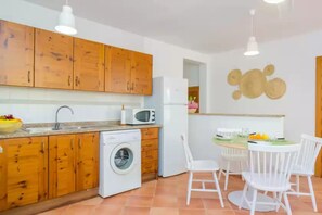Fridge, microwave, oven, coffee/tea maker - Sa Caseta De Ses Vaques.son Covas (sa Vaqueria 2) (Campos, Illes Balears)