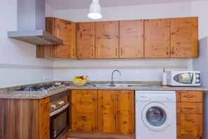 Fridge, microwave, oven, coffee/tea maker - Sa Caseta De Ses Vaques.son Covas (sa Vaqueria 2) (Campos, Illes Balears)