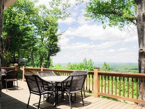 Outdoor dining - Pops Cozy Cabin w/ an incredible valley view. Gas firepit, full kitchen and more (Fancy Gap)