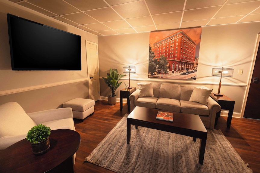 Elegant King Suite In Bethlehem On Historic Main Street With Full Kitchen - Malvern, PA