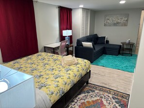 1 bedroom, iron/ironing board, free WiFi, bed sheets - Studio-close to Cleveland clinic With WiFi and AC in Cleveland Heights (Cleveland Heights)