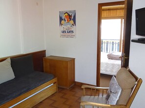 1 bedroom, free WiFi - Spacious 2-Room Apt for 4 in Les Gets Center - Wifi, Linens Included, Near Shops & Ski Lifts (Les Gets)