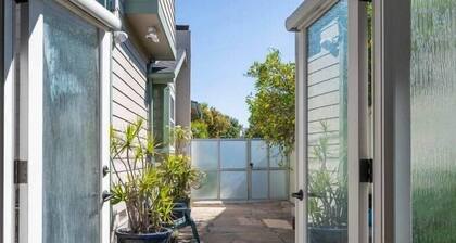 Venice Beach Cottage Retreat - Private & Peaceful