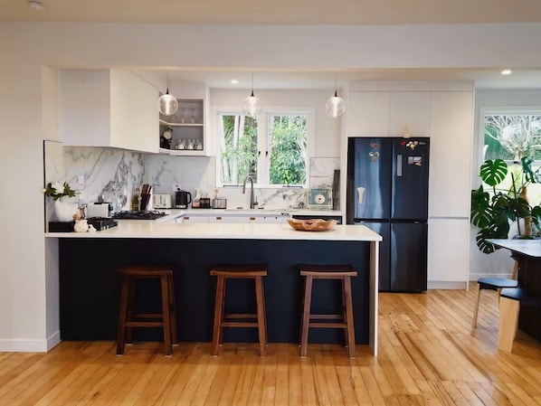 Fridge, microwave, oven, stovetop