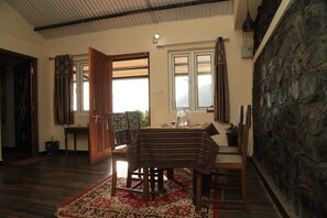Living area - Wild and Free Farm Stay (Ooty)