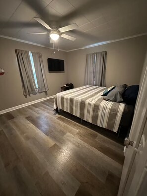 7 bedrooms, bed sheets