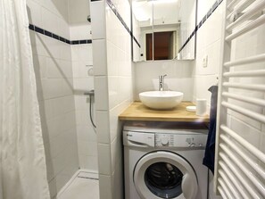 Bathroom - Air-conditioned semi-detached villa with pool, 4 pers, parking (Cap d'Agde)