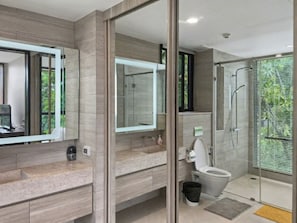 Shower, hair dryer, towels - InterContinental Khao Yai Residence - 100 SQM 2 Bedrooms and 2 Bathrooms (Pong Ta Long)