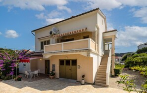 Exterior - Amazing apartment in Supetarska Draga (Supetarska Draga)