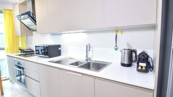 Fridge, microwave, oven, stovetop