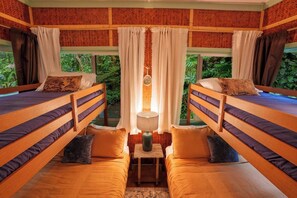 5 bedrooms, in-room safe, WiFi, bed sheets