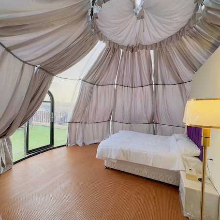 Deluxe Tent, Desert view. Sunset Desert Safari With Glamping