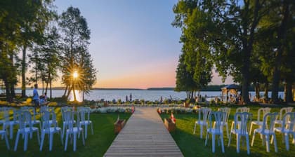 Goffatt Island-your private island 1+1 Bed Cabin 208