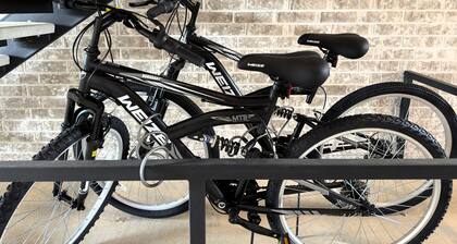 Bentonville Fall Retreat • Trails, Festivals & Luxury Comfort