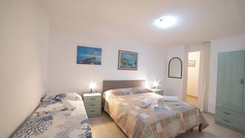 2 bedrooms, WiFi, bed sheets