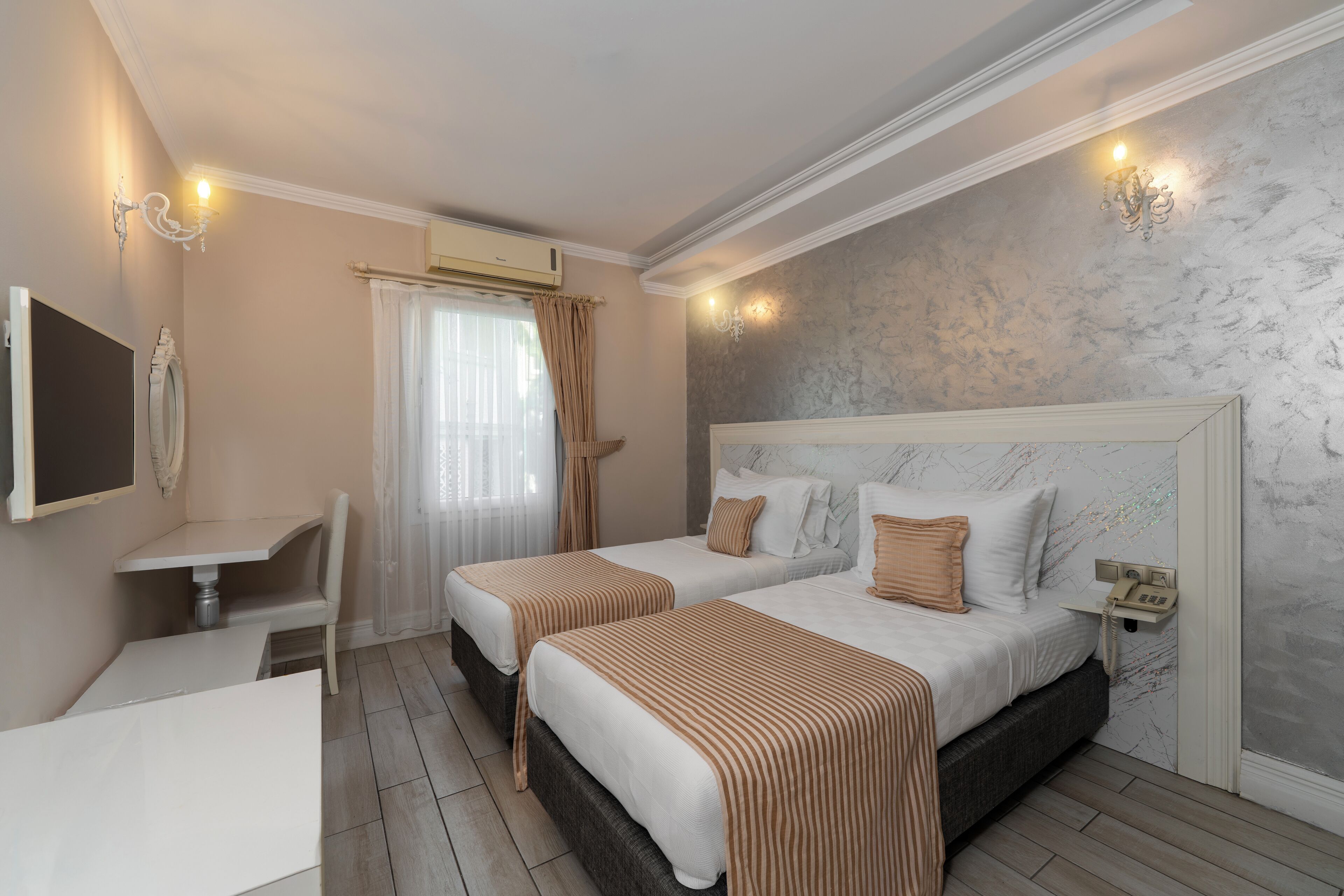 Camera Deluxe con letto matrimoniale o 2 letti singoli, vista giardino | Biancheria da letto di alta qualità, una cassaforte in camera