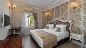 Deluxe-herbergi fyrir tvo - útsýni yfir garð | 1 svefnherbergi, rúmföt af bestu gerð, öryggishólf í herbergi, skrifborð