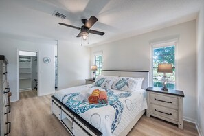 3 bedrooms, iron/ironing board, WiFi, bed sheets