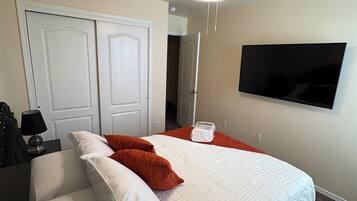 5 bedrooms, iron/ironing board, free WiFi, bed sheets