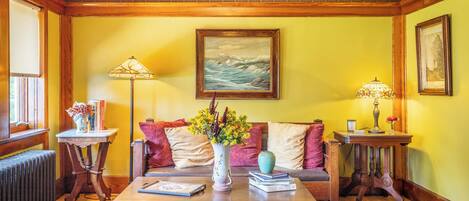 スマートテレビ、DVD プレーヤー、書庫、ミュージックライブラリ