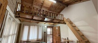 Tranquil View Cottage - Private Room with Balcony