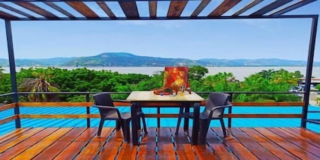 Luxury Penthouse, Ocean View | Room amenity. CoCo Bongo Hostel
