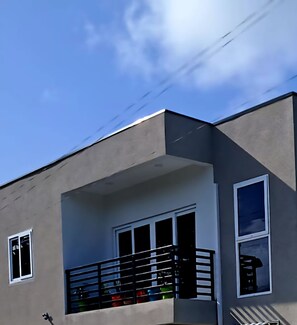 Exterior detail - Vista Stays... The Cot (Canaan)