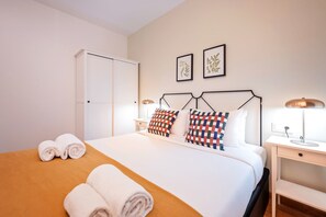 2 عدّة غرف نوم ومكواة/لوح كي وواي فاي مجانًا وملاءات أسرّة