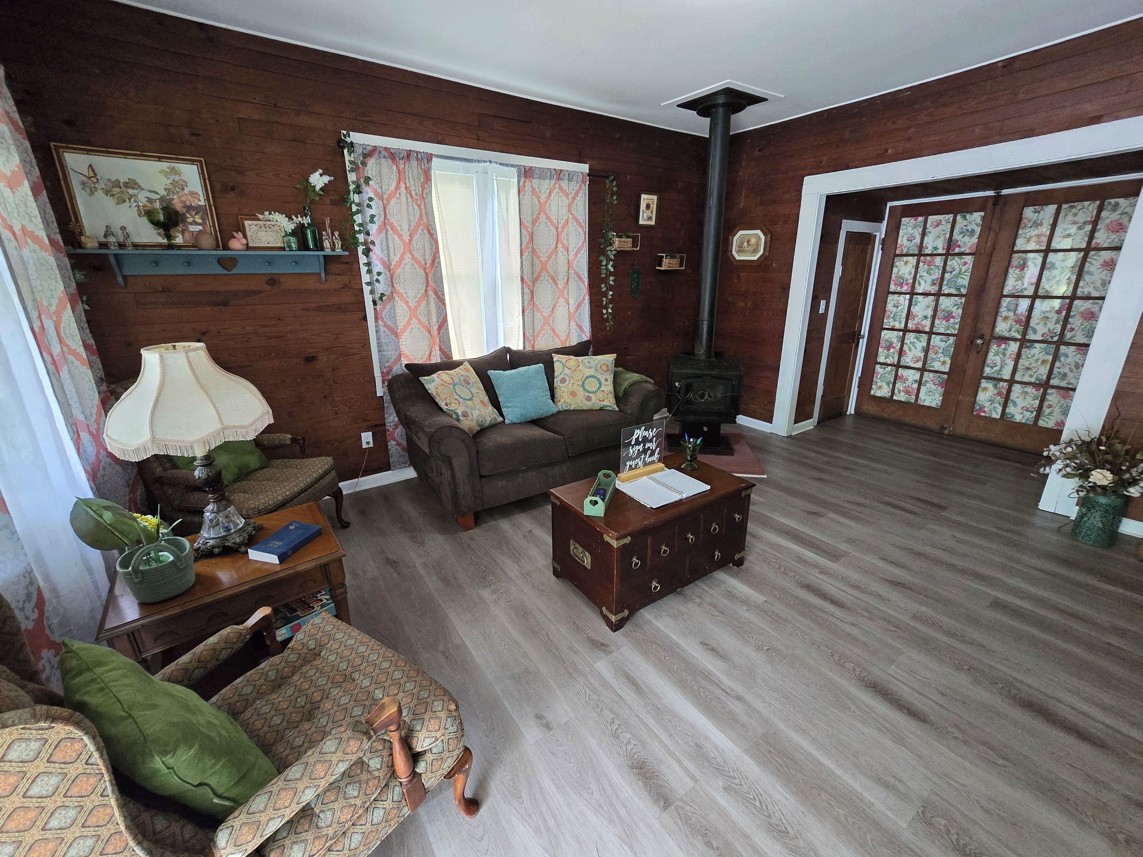 Een smart-tv en een dvd-speler