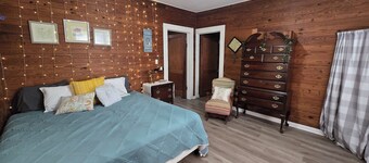 Country Charm Cottage - 2br Wifi close to interstate!