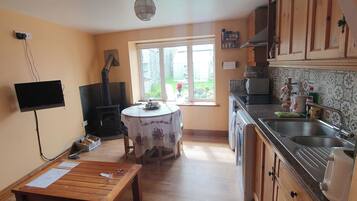 House, 1 Bedroom, Accessible, Smoking | Living room